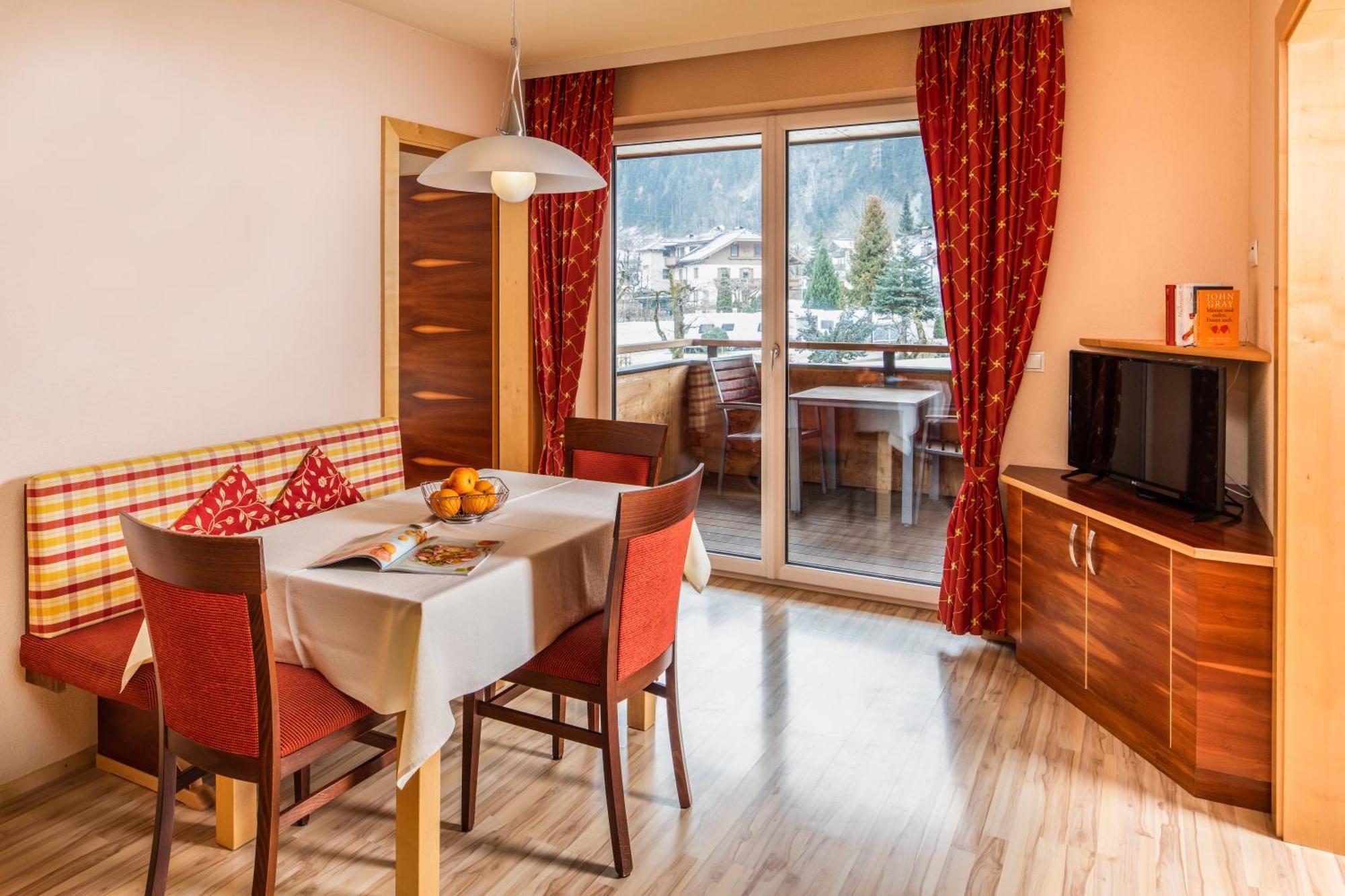 Apparthaus & Chalets Hofer Zell am Ziller Exterior photo